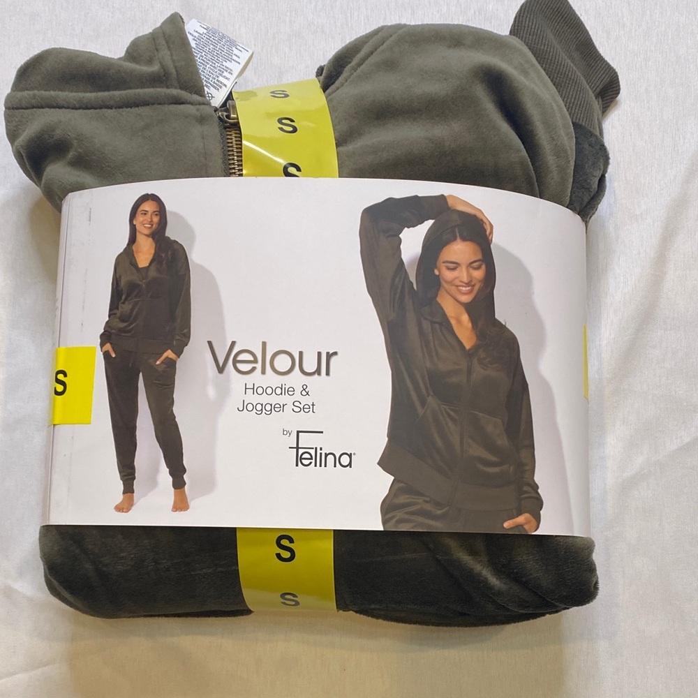Felina Velour Hoodie & Jogger Set - Olive‎